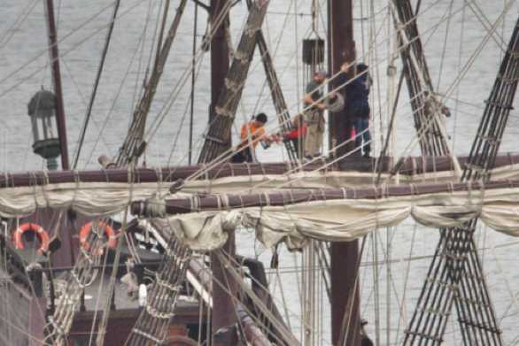 28 September 2023 - 09:03:30
If it moves, grease it, if it doesn't paint it. The galleon crew get to grips with some essential maintenance.
-----------------
El Galeon Andalucia in Dartmouth
